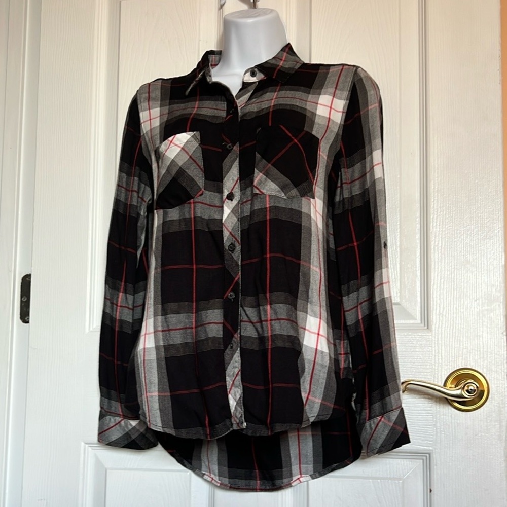 a.n.a Petite Small - Black, White and Red Plaid Long-Sleeved Collared Shirt